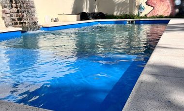 Casa con Pileta y Parque en Burzaco