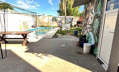 Casa con Pileta y Parque en Burzaco