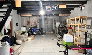 Casa con Pileta y Parque en Burzaco