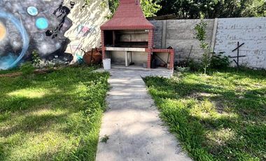 Casa con Pileta y Parque en Burzaco
