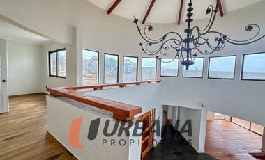 EXCLUSIVA CASA CON VISTA PANORÁMICA A LA HERRADURA