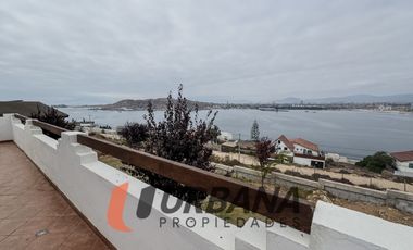 EXCLUSIVA CASA CON VISTA PANORÁMICA A LA HERRADURA