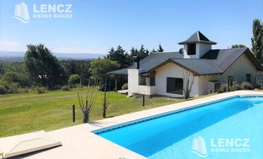Alquiler Casa Permanente 3 ambientes, Cochera, Parrilla, Pileta y Gran Parque.Villa General Belgrano