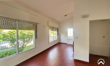 Alquiler - Casa barrio Balneario,  Villa de Merlo.
