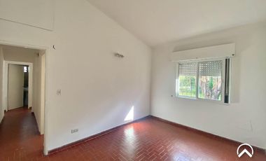 Alquiler - Casa barrio Balneario,  Villa de Merlo.