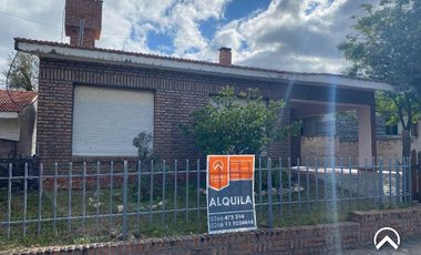 Alquiler - Casa barrio Balneario,  Villa de Merlo.