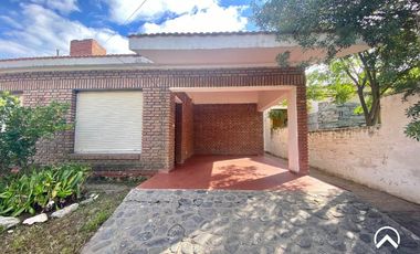 Alquiler - Casa barrio Balneario,  Villa de Merlo.
