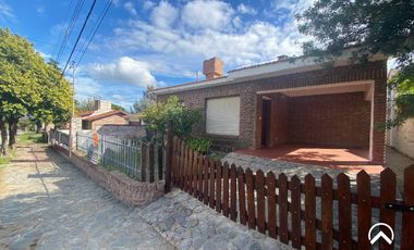 Alquiler - Casa barrio Balneario,  Villa de Merlo.
