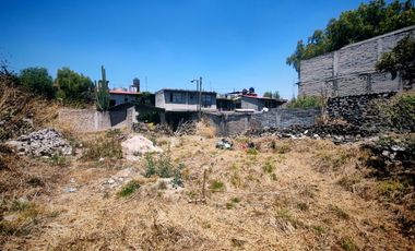 Buen terreno con servicios, semiplano y listo para construir