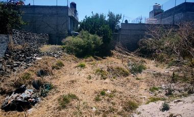 Buen terreno con servicios, semiplano y listo para construir