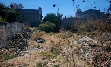 Buen terreno con servicios, semiplano y listo para construir