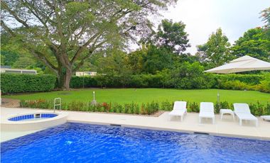 Maat Vende Casa  en Condominio-Villeta 2.697m2 $1.590Millones