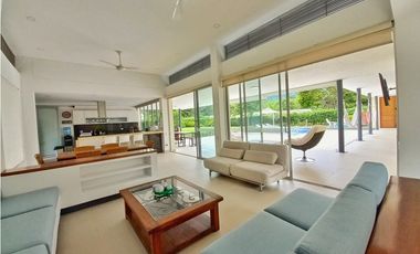 Maat Vende Casa  en Condominio-Villeta 2.697m2 $1.590Millones