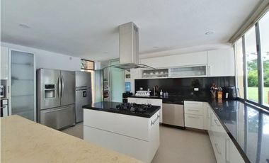 Maat Vende Casa  en Condominio-Villeta 2.697m2 $1.590Millones