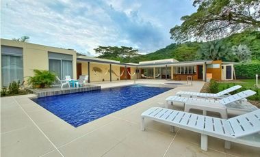 Maat Vende Casa  en Condominio-Villeta 2.697m2 $1.590Millones