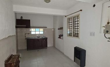CASA EN ALQUILER - 1 dormitorio - Calle Sarmiento 2750, Río Cuarto