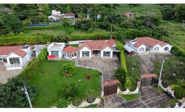 En Venta Casa Campestre 1.000 m2 en Conjunto, La Mesa Cund.