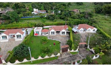 En Venta Casa Campestre 1.000 m2 en Conjunto, La Mesa Cund.
