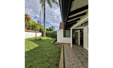 En Venta Casa Campestre 1.000 m2 en Conjunto, La Mesa Cund.
