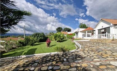 En Venta Casa Campestre 1.000 m2 en Conjunto, La Mesa Cund.