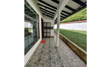 En Venta Casa Campestre 1.000 m2 en Conjunto, La Mesa Cund.