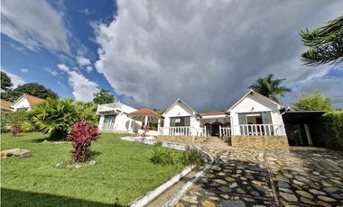 En Venta Casa Campestre 1.000 m2 en Conjunto, La Mesa Cund.