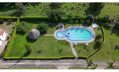 En Venta Casa Campestre 1.000 m2 en Conjunto, La Mesa Cund.