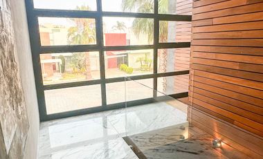 Venta de Exclusiva Residencia amueblada en Residencial San Ángel