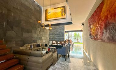 Venta de Exclusiva Residencia amueblada en Residencial San Ángel