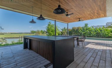 Casa en  venta al lago en Virazon de 4 dormitorios en suite