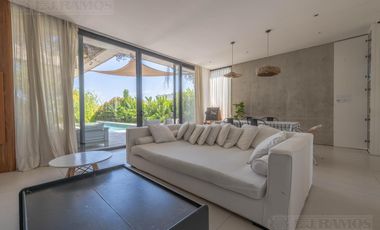 Casa en  venta al lago en Virazon de 4 dormitorios en suite