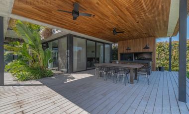 Casa en  venta al lago en Virazon de 4 dormitorios en suite