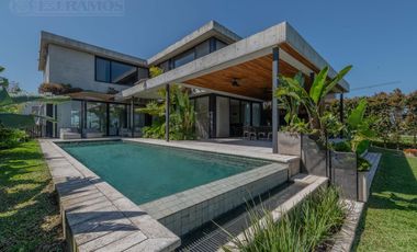 Casa en  venta al lago en Virazon de 4 dormitorios en suite
