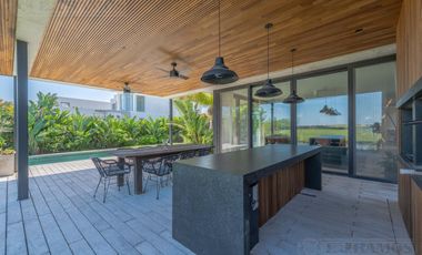 Casa en  venta al lago en Virazon de 4 dormitorios en suite