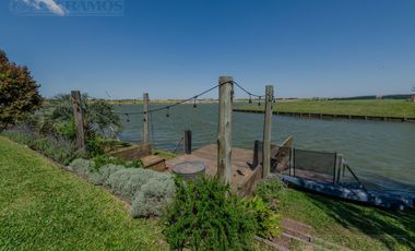 Casa en  venta al lago en Virazon de 4 dormitorios en suite