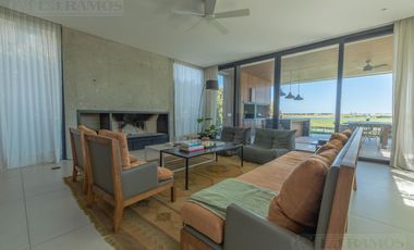 Casa en  venta al lago en Virazon de 4 dormitorios en suite