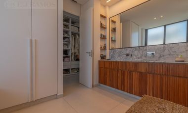 Casa en  venta al lago en Virazon de 4 dormitorios en suite