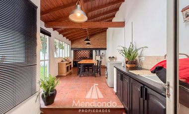 Casa en PH 4 ambientes c/ cochera RECICLADO en Zona Centro