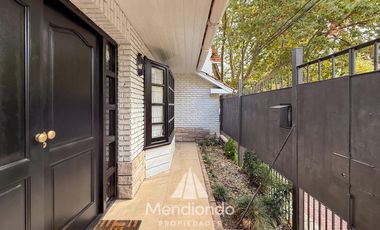 Casa en PH 4 ambientes c/ cochera RECICLADO en Zona Centro