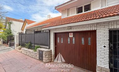 Casa en PH 4 ambientes c/ cochera RECICLADO en Zona Centro
