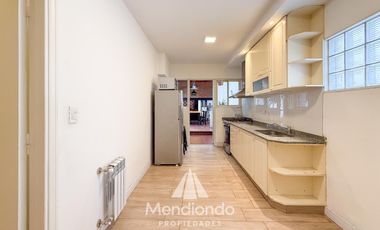 Casa en PH 4 ambientes c/ cochera RECICLADO en Zona Centro