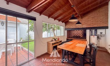 Casa en PH 4 ambientes c/ cochera RECICLADO en Zona Centro