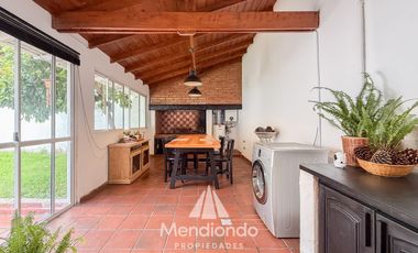 Casa en PH 4 ambientes c/ cochera RECICLADO en Zona Centro