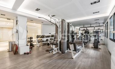 Con amenities y dos cocheras.