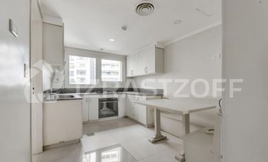 Con amenities y dos cocheras.