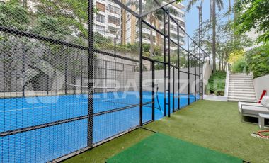 Con amenities y dos cocheras.