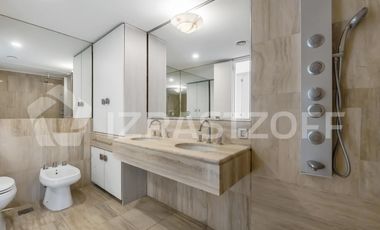 Con amenities y dos cocheras.