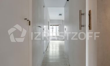 Con amenities y dos cocheras.