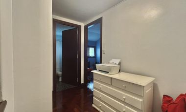 Chalet 4 Ambientes, con Garage doble, parque y parrilla, en Alquiler.