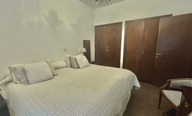 Chalet 4 Ambientes, con Garage doble, parque y parrilla, en Alquiler.